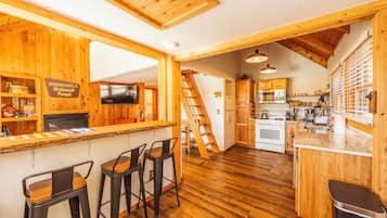 冰箱、微波炉、烤箱、炉灶