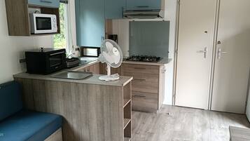 Køleskab, mikrobølgeovn, ovn, kogeplade