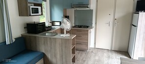 Køleskab, mikrobølgeovn, ovn, kogeplade