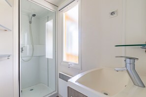 Douche, sèche-cheveux