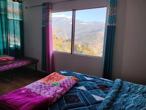 Cottage, balcone, vista montagna | Una scrivania, postazione laptop, Wi-Fi gratuito