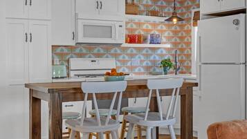 Coffee/tea maker, fridge, microwave, oven