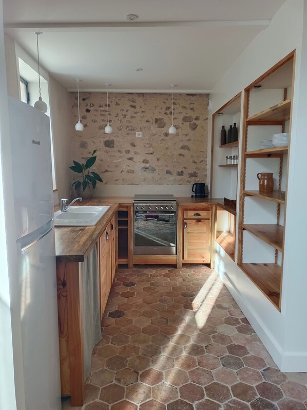 Oven, dishwasher, toaster