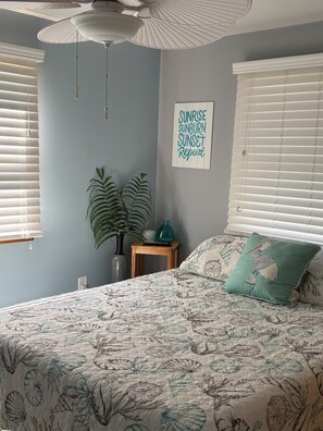 Iron/ironing board, WiFi, bed sheets - Tremendous 2-bedroom house in Sunset Bay (Sunset Bay)