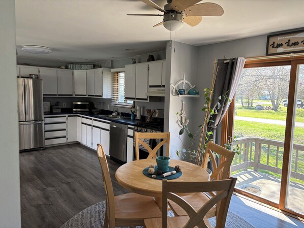 Fridge, microwave, oven, stovetop - Tremendous 2-bedroom house in Sunset Bay (Sunset Bay)
