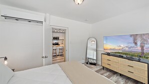 4 bedrooms, desk, iron/ironing board, free WiFi