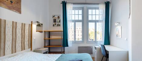 3 dormitoris, planxa i posts de planxar, un bressol de viatge i wifi