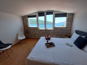 Apartment (Three Bedroom Apartment With Sea View) | 7 bedrooms, cots/infant beds