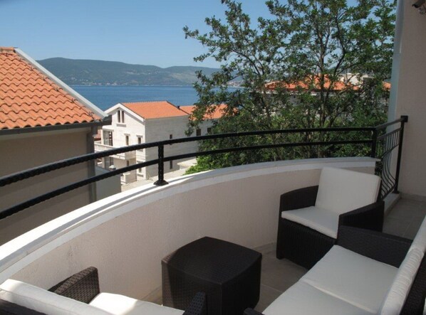 Apartment (One Bedroom Apartment With Sea View () | Balcony