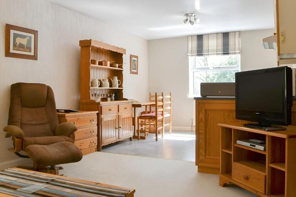 Esk: Living/Kitchen Area