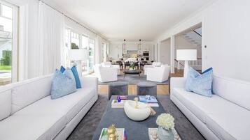 Smart TV, fireplace, table tennis