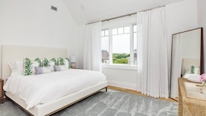6 bedrooms, iron/ironing board, Internet, bed sheets