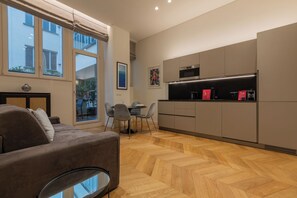 Íbúð - 1 svefnherbergi | Einkaeldhús | Ísskápur, örbylgjuofn, bakarofn, eldavélarhellur