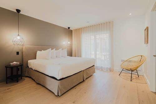 Tremblant Suite, King bed, Fireplace, Free Shuttle to Ski Hill
