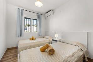 4 quartos, ferros/tábuas de passar roupa, Wi-Fi, roupa de cama