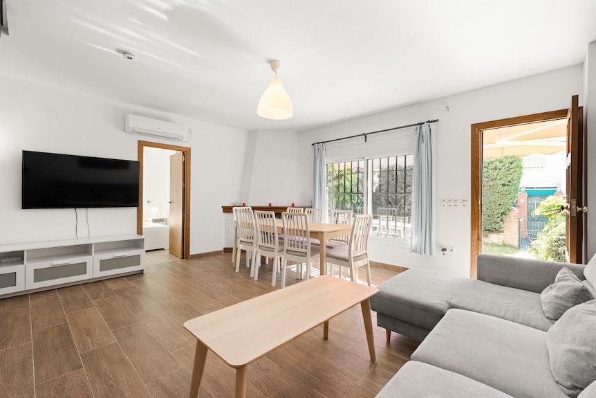 Holiday Home 'La Casa De La Cala Del Moral' With Shared Pool, Wi-fi And Air Conditioning - Rincón de la Victoria