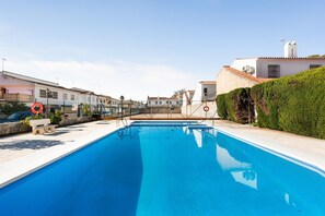 Pool - Holiday Home 'La Casa De La Cala Del Moral' with Shared Pool, Wi-Fi and Air Conditioning (La Cala del Moral)