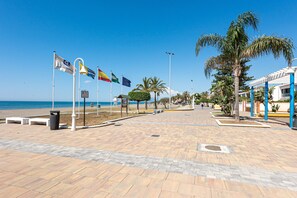 Beach nearby - Holiday Home 'La Casa De La Cala Del Moral' with Shared Pool, Wi-Fi and Air Conditioning (La Cala del Moral)