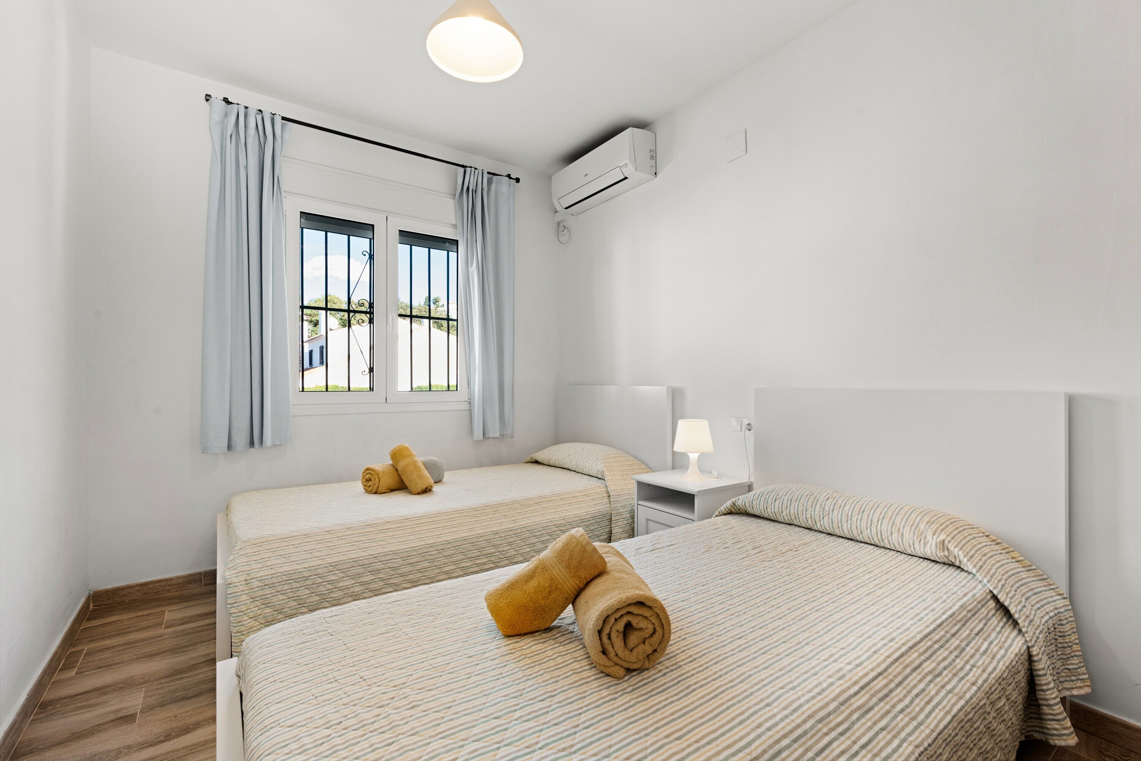 4 Schlafzimmer, Bügeleisen/Bügelbrett, WLAN, Bettwäsche