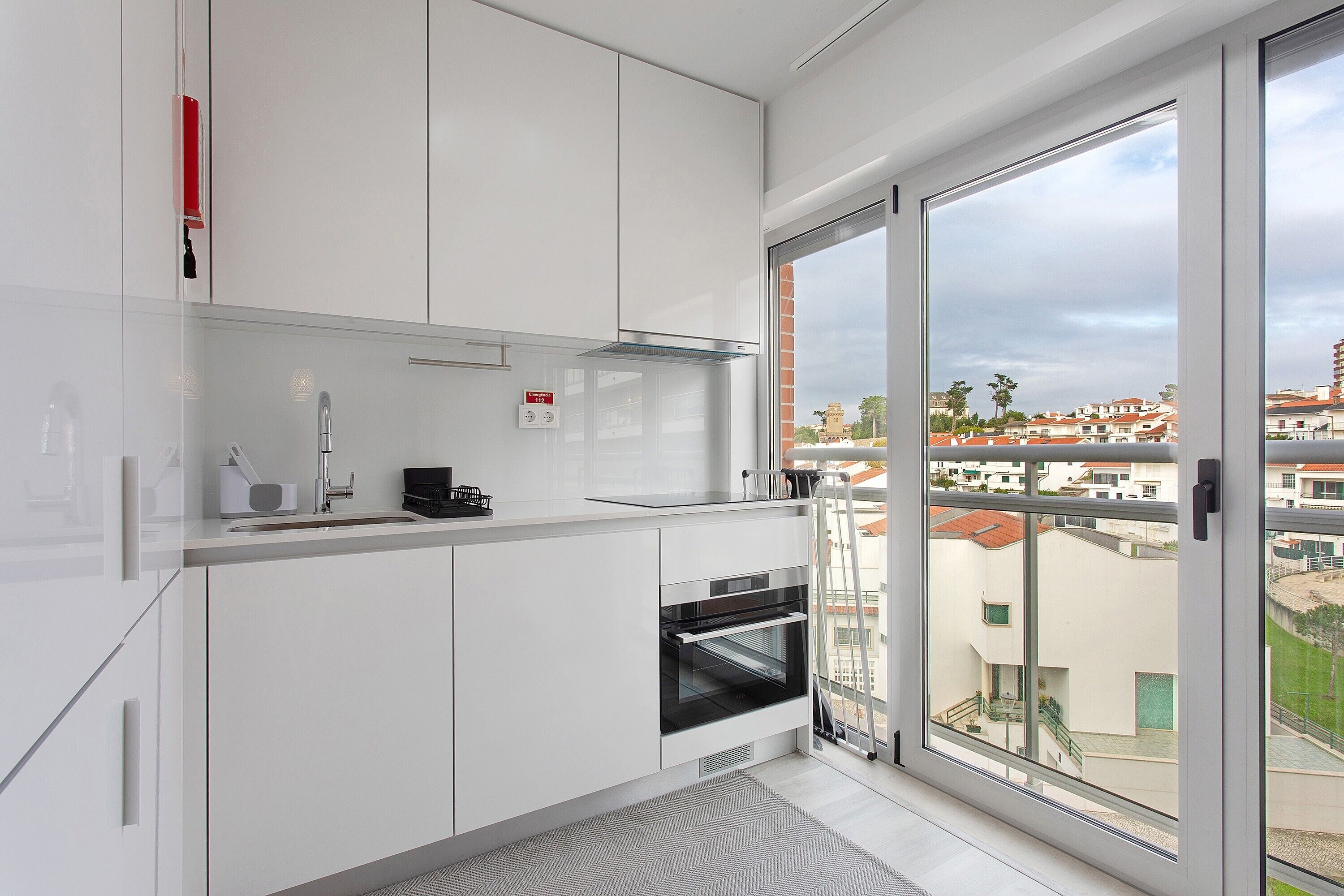 Refrigerador, horno, parrilla de estufa y cafetera y tetera 