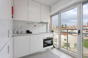 Refrigerador, horno, placa de cocina, cafetera/tetera