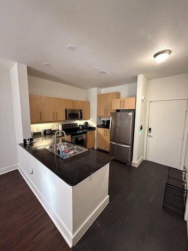 Prime and convenient 1-bedroom apartment in fabulous Oak Lawn Dallas!