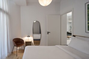 2 slaapkamers, een kluis op de kamer, een bureau