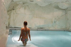 Indoor pool - AC Hotel by Marriott Ambassadeur Antibes - Juan Les Pins (Juan-les-Pins)
