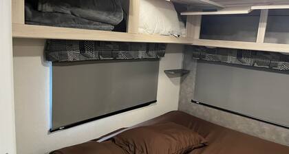 Cozy caravan in fabulous Jacksonville with AC