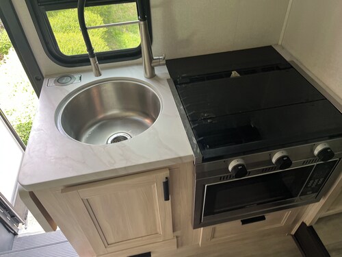 Cozy caravan in fabulous Jacksonville with AC