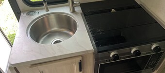 Cozy caravan in fabulous Jacksonville with AC