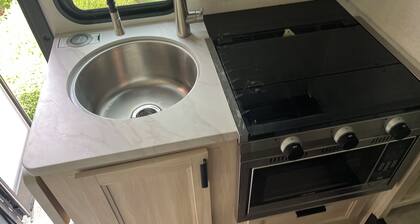 Cozy caravan in fabulous Jacksonville with AC