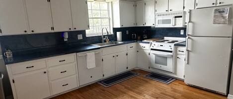 Mikrowelle, Ofen, Herdplatte, Geschirrspüler