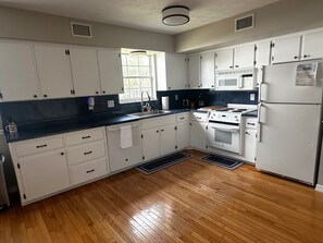 ميكروويف، فرن، موقد طهي مسطح، غسالة أطباق