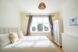 3 bedrooms, desk, iron/ironing board, free WiFi