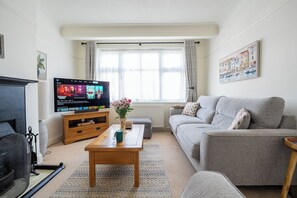 Smart TV - Peaceful Broadstairs Flat with Parking · 15-Min Walk to Viking Bay Beach & Town (Broadstairs)
