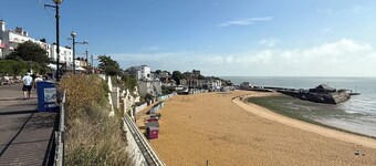 Peaceful Broadstairs Flat with Parking · 15-Min Walk to Viking Bay Beach & Town