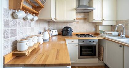 Peaceful Broadstairs Flat with Parking · 15-Min Walk to Viking Bay Beach & Town