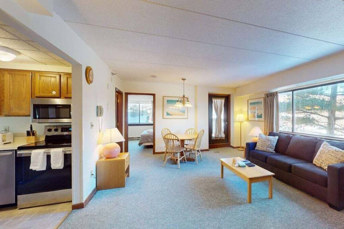 公寓式客房, 1 张大床和 1 张沙发床, 山景 | 起居区