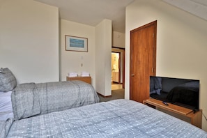 Condo, 4 Bedrooms, Kitchen, Mountain View | Desk, laptop workspace, blackout drapes, iron/ironing board