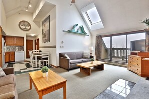 Living area - Mountain Green Resort (Killington)