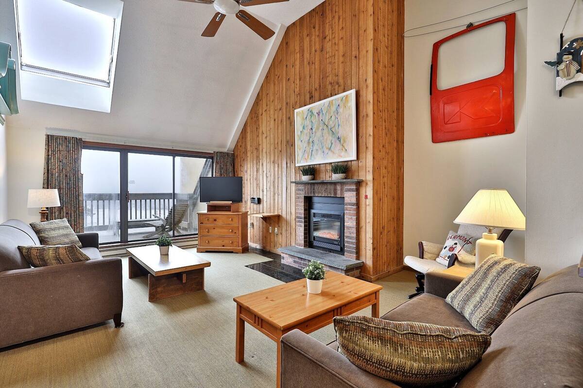 公寓式客房, 2 间卧室, 山景 | 起居区