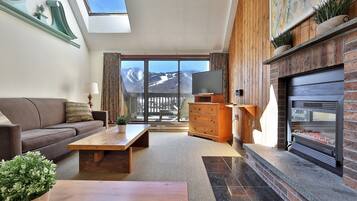 Condo, 2 Bedrooms, Mountain View | Living area