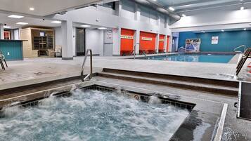 Hồ bơi ngoài trời