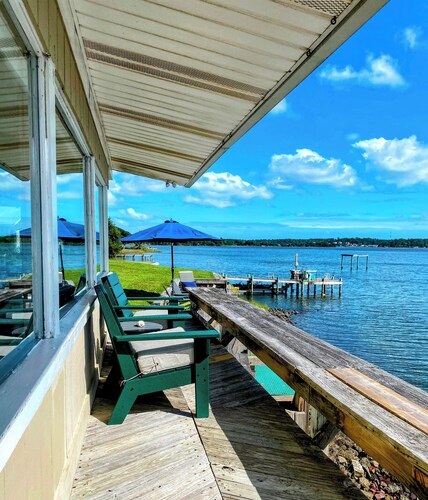 Water Lovers Retreat: stunning water views - dolphins for neighbors