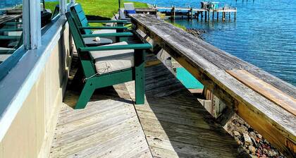 Water Lovers Retreat: stunning water views - dolphins for neighbors