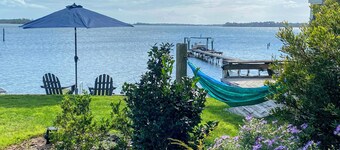 Water Lovers Retreat: stunning water views - dolphins for neighbors