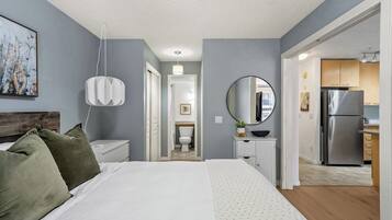 1 bedroom, desk, WiFi, bed sheets