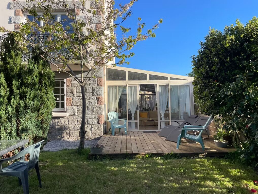 Căn hộ phong cách cổ điển, sân hiên | Hiên