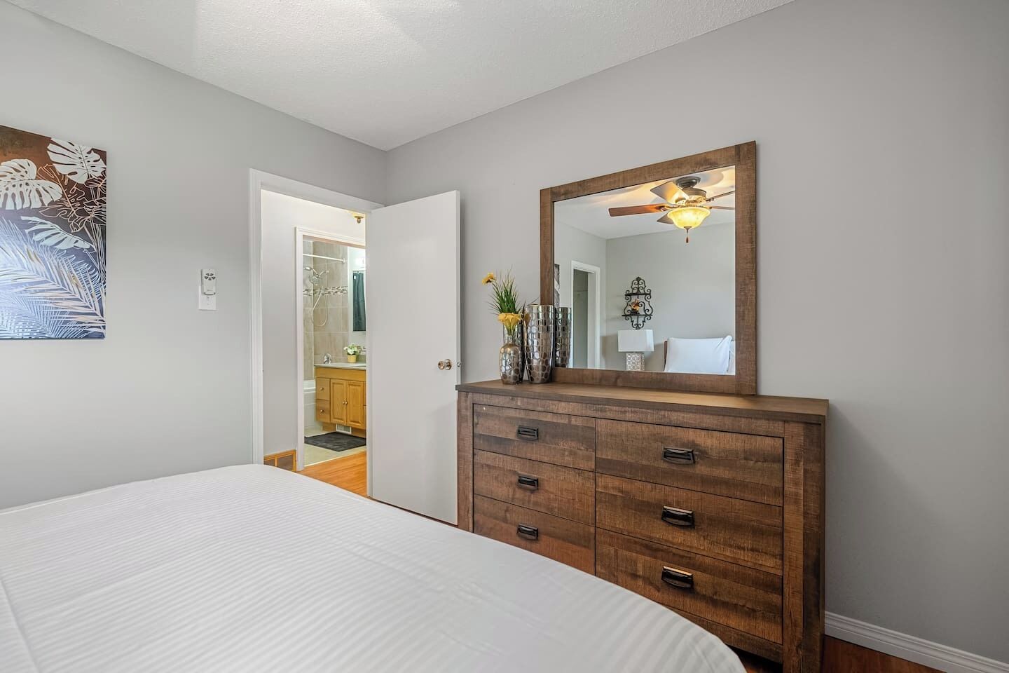 3 عدّة غرف نوم ومكتب وواي فاي وملاءات أسرّة